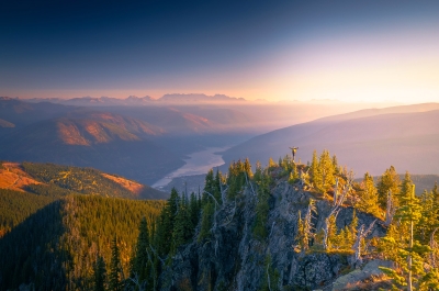 A hiker on Toad Peak overlooking Kootenay Lake in Nelson, BC.