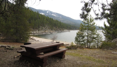 Picnic table and beach at Pebble Beach Rec Site near Crawford Bay