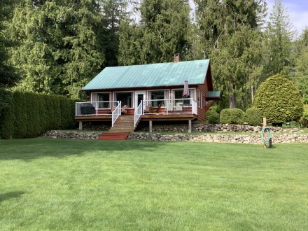 Acorn airbnb on Kootenay Lake