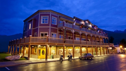 Kaslo Hotel & Pub