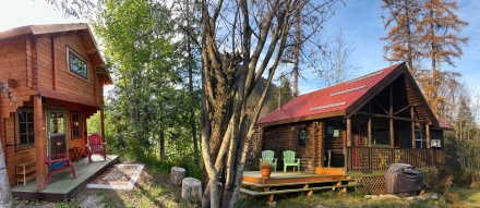 Beautiful Morning Star Log Cabin in Blewett BC surrounded by trees.