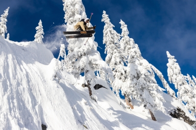 Averaging 40 feet of snow annually, and part of the Powder Highway, Whitewater Ski Resort is only 25 minutes from downtown Nelson.