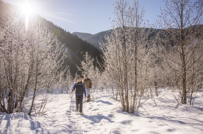 A couple on a snowshoeing date in Nelson BC.