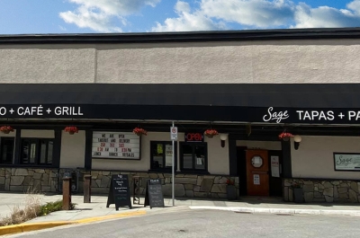 The outside of the Finley's Bar & Grill building in Nelson, BC