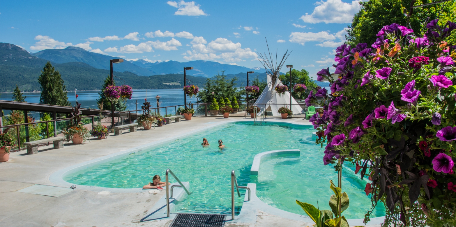 Jannekke Guenther People relaxing in Ainsworth Hot Springs Resort