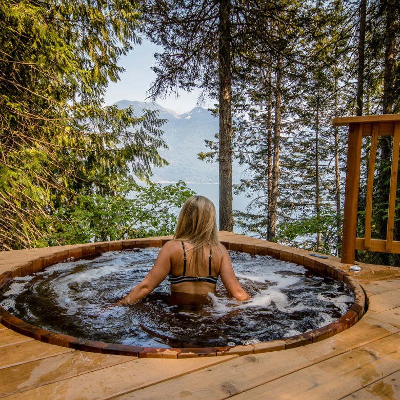 A person in the cedar hot tub at the Sentinel in Kaslo, BC