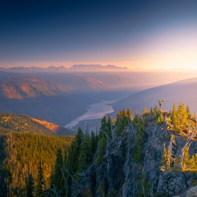 A hiker on Toad Peak overlooking Kootenay Lake in Nelson, BC.