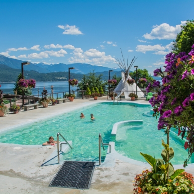 People relaxing in Ainsworth Hot Springs Resort