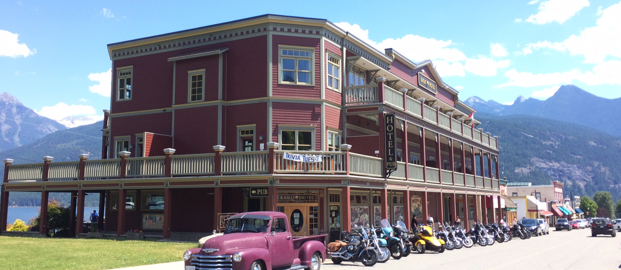 The Kaslo Hotel on a sunny day.