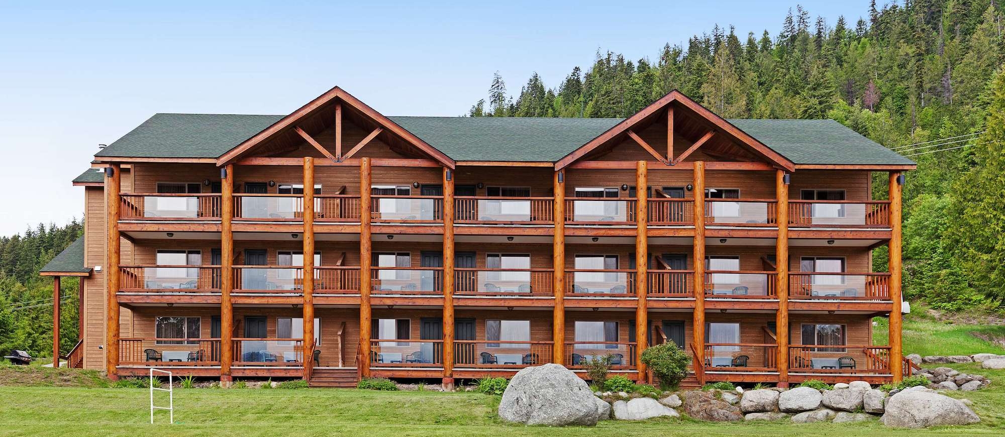 The outside of the Kootenay Lakeview Resort with blue sky in the background.
