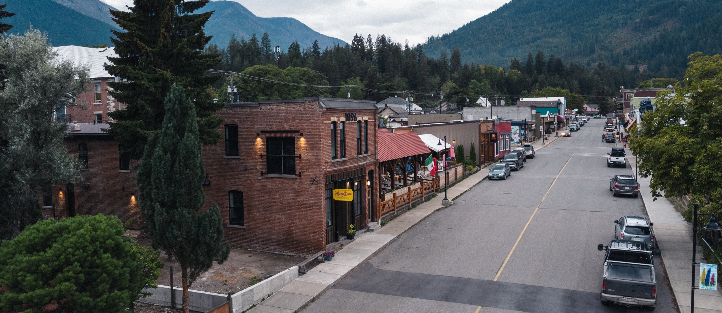 Street view of the 1896 building vacation rentals.