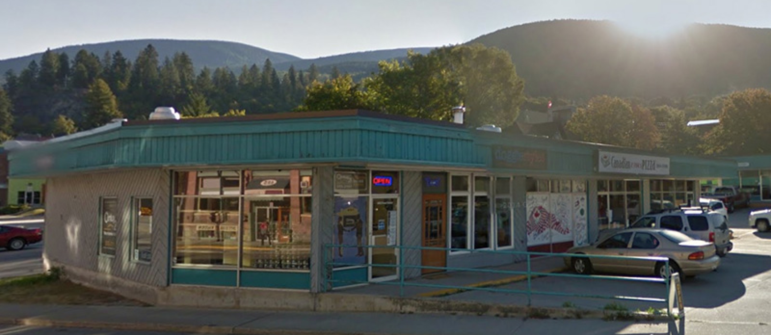 Canadian 2 for 1 Pizza | Nelson Kootenay Lake Tourism