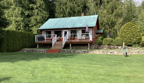 Acorn airbnb on Kootenay Lake