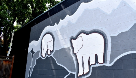 Mural of two polar bears by Isabelle Houde and Maëlle Nixon