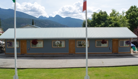 the front view of the kaslo motel